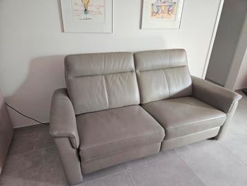 2,5-zits lederen relaxbank - Elektrisch beschikbaar voor biedingen