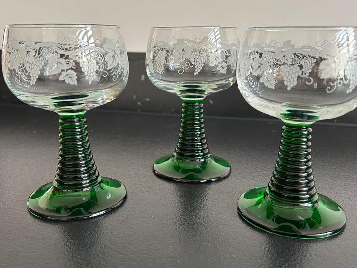 vintage Duitse roemers/wijnglazen met groene gedraaide voet, Antiek en Kunst, Antiek | Glas en Kristal, Ophalen of Verzenden