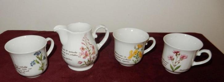 3 kopjes, melk kannetje van Libelle., Antiek en Kunst, Curiosa en Brocante, Ophalen of Verzenden