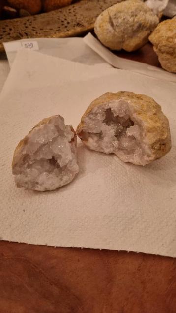 Bergkristal Geode - 345 gram beschikbaar voor biedingen