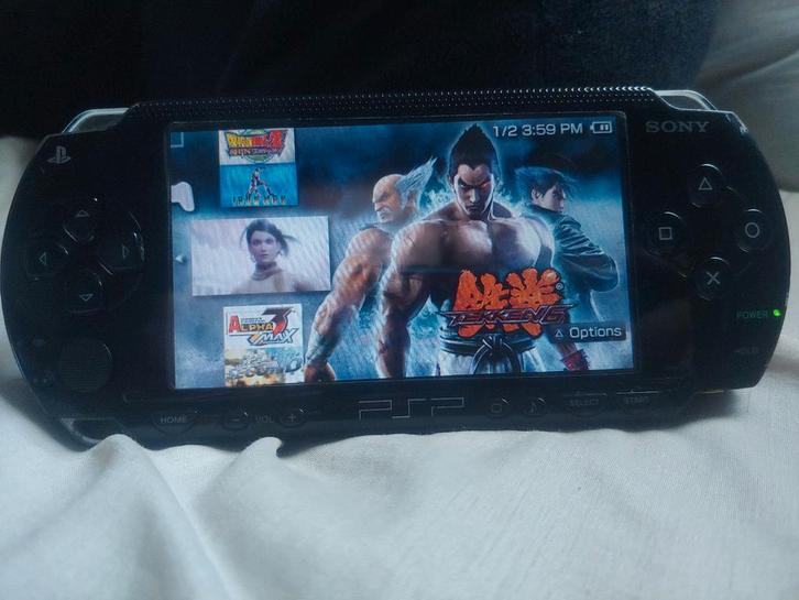 PSP 1000 (Phat serie)(Date Code : A), Spelcomputers en Games, Spelcomputers | Sony PSP, Zo goed als nieuw, PSP, Zwart, Met games