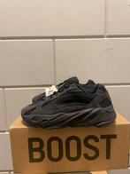 Adidas Yeezy Boost 700 V2 Vanta - Nieuw eu 38 2/3, Ophalen of Verzenden, Nieuw, Zwart, Sneakers of Gympen