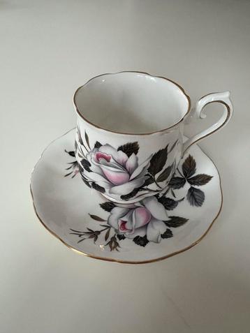 Royal Albert Kop en Schotel - Queen's Messenger beschikbaar voor biedingen