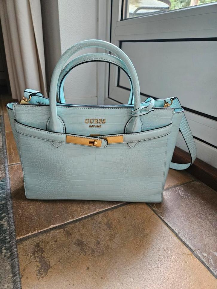 Blauwe Guess Tas - Zo goed als nieuw!, Sieraden, Tassen en Uiterlijk, Tassen | Damestassen, Zo goed als nieuw, Handtas, Blauw