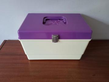 Vintage paarse Curver naaidoos naaibox beschikbaar voor biedingen
