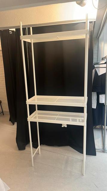 Open kast beschikbaar voor biedingen
