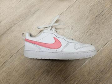 Nike meisjes schoenen maat 39 en 40,5 beschikbaar voor biedingen