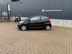 Peugeot 107 1.0 12V 3DR 2008 Zwart nieuwe apk en koppeling, Auto's, Voorwielaandrijving, Stof, 4 stoelen, Origineel Nederlands