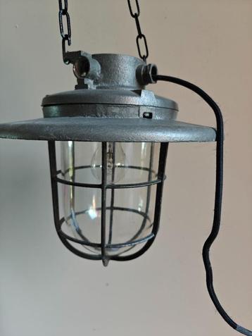ZGAN Hanglamp industrieel in top staat beschikbaar voor biedingen