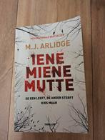 Iene Miene Mutte - M.J. Arlidge Thriller, Boeken, Ophalen of Verzenden, Gelezen, M.J. Arlidge