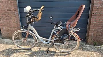 Moederfiets inc. voor- en achterzitje beschikbaar voor biedingen