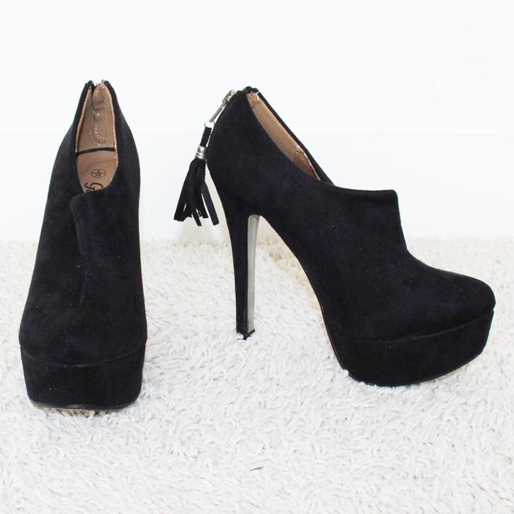 Mooie New Look Enkellaarsjes s24 (Maat 38) € 20,-, Kleding | Dames, Schoenen, Zo goed als nieuw, Lage of Enkellaarzen, Zwart, Ophalen of Verzenden