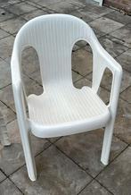 Witte plastic tuinstoel, Tuin en Terras, Tuinstoelen, Ophalen