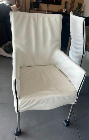 8x Wit lederen design stoelen (np. €500/stuk) beschikbaar voor biedingen