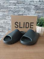 Yeezy Slide / 46, Kleding | Heren, Schoenen, Ophalen of Verzenden, Nieuw, Zwart, Adidas Yeezy
