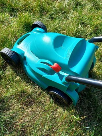 Speelgoed grasmaaier beschikbaar voor biedingen