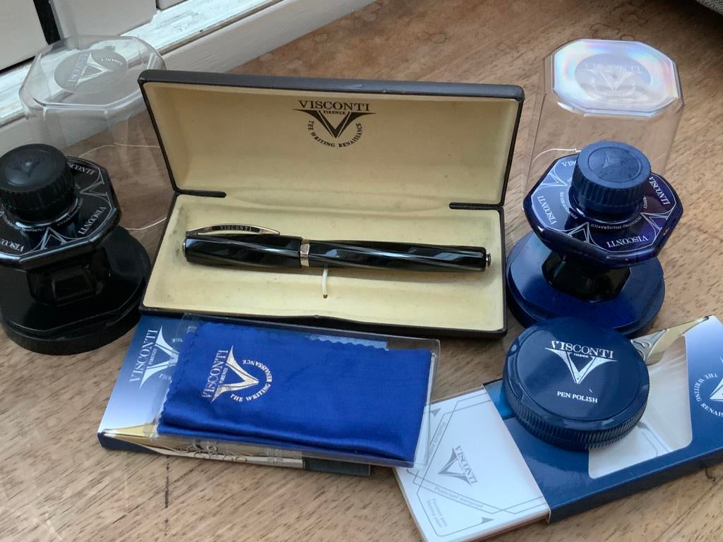 Vulpen Visconti Black Oversize 23k M Nib Fountain Pen Zwart, Ophalen of Verzenden, Zo goed als nieuw, Vulpen, Overige merken
