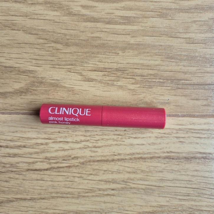 Clinique almost lipstick Pink Honey (nieuw), Sieraden, Tassen en Uiterlijk, Uiterlijk | Cosmetica en Make-up, Nieuw, Make-up, Lippen