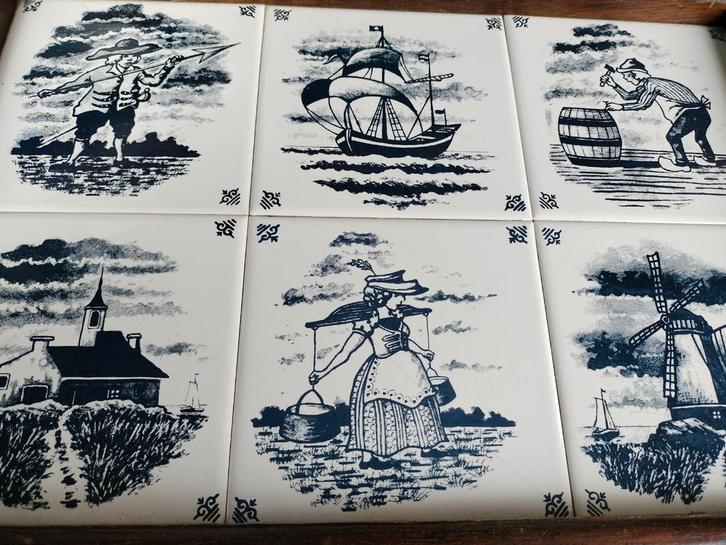 Delfts Blauw Tegeltableau op Houten Dienblad, Antiek en Kunst, Antiek | Wandborden en Tegels, Ophalen of Verzenden