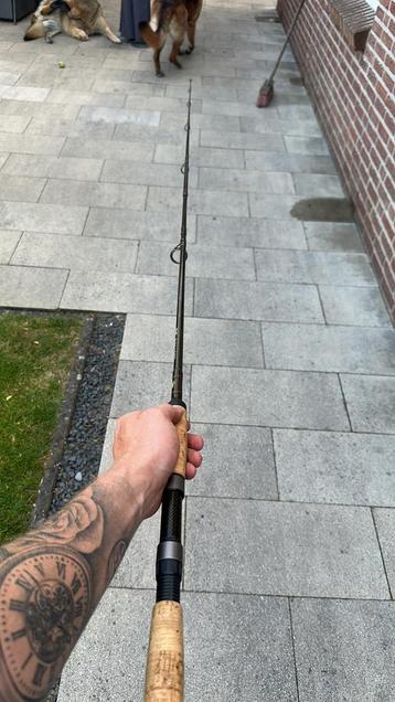 Roofvishengel beschikbaar voor biedingen