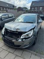 SCHADE Opel Astra J 2010 AUTOMAAT + Onderdelen VASTE PRIJS, Auto diversen, Schadeauto's, Opel, Zilver of Grijs, Benzine, Ophalen
