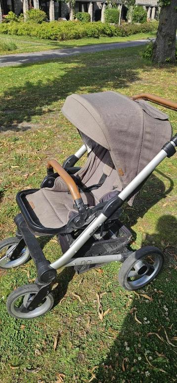 Zeer complete set Maxicosi + autostoeltje (met handige asses beschikbaar voor biedingen