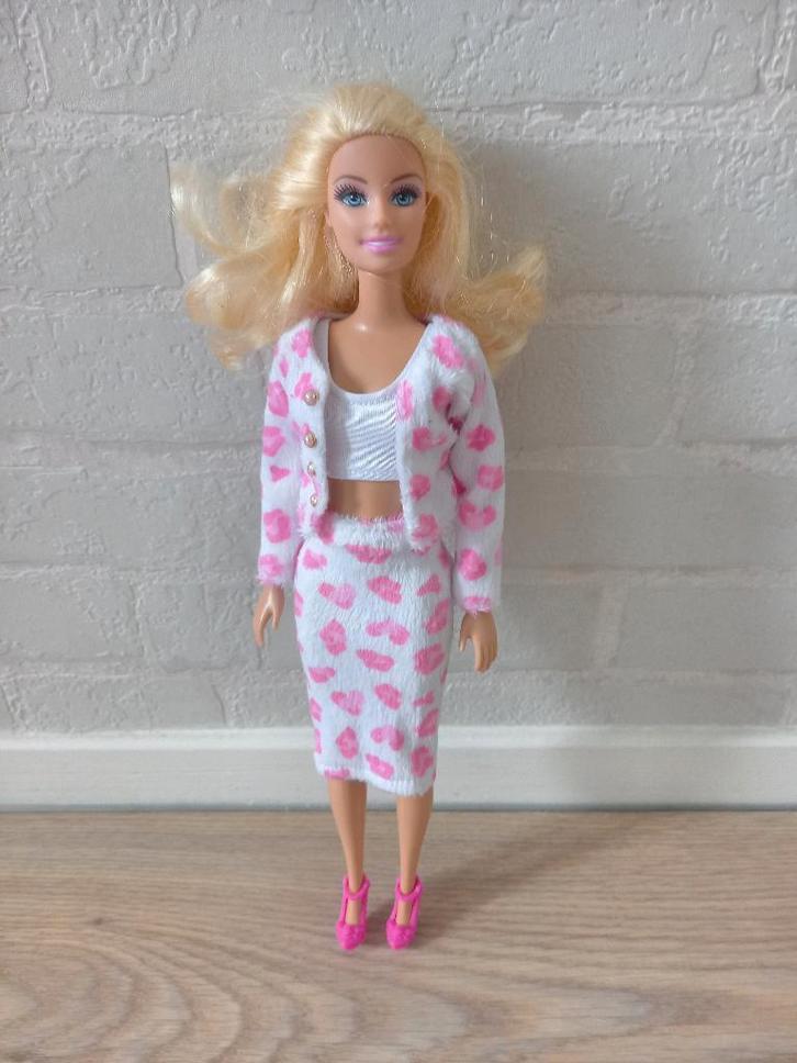Barbie kleertjes set 43: Valentijn fluweel zacht, Kinderen en Baby's, Speelgoed | Poppen, Nieuw, Barbie, Verzenden