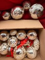 16 vintage kerstballen met witte opdruk dennenappel pegel, Diversen, Kerst, Ophalen of Verzenden