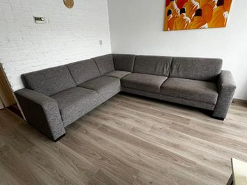 Grijze hoekbank 236 x 260 cm beschikbaar voor biedingen