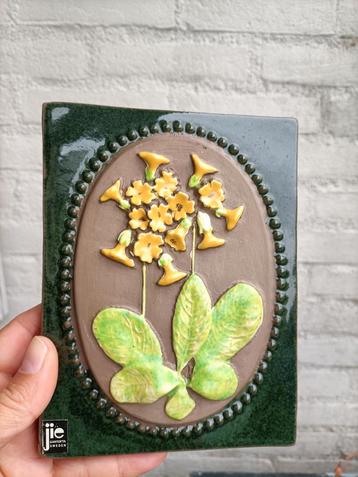 Jie Gantofta Zweden Tegel met Bloemen beschikbaar voor biedingen