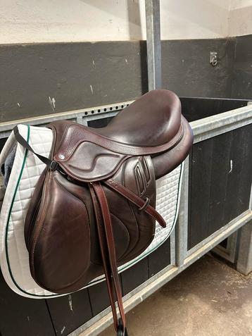 Devoucoux springzadel 17,5 inch beschikbaar voor biedingen