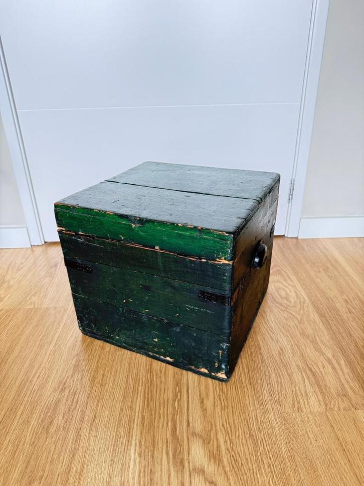 Houten kubus kist / speelgoedkist met scharnierende deksel, Huis en Inrichting, Woonaccessoires | Kisten, Gebruikt, Minder dan 50 cm
