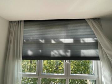 Luxaflex Grijze Plisségordijnen Raamdecoratie beschikbaar voor biedingen
