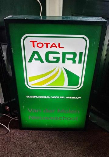 Lichtbak TOTAL AGRI smeermiddelen voor de landbouw🚜 beschikbaar voor biedingen