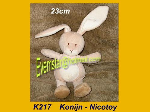 K217 Konijn - Nicotoy : beige velours konijntje, Kinderen en Baby's, Speelgoed | Knuffels en Pluche, Zo goed als nieuw, Konijn