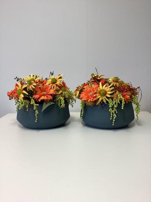 Vrolijk geel oranje stuk in mooie grijs blauwe stenen pot, Huis en Inrichting, Woonaccessoires | Kunstplanten en Kunstbloemen