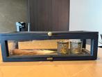 Riviera Maison vitrinebox + kaarsjes en veer, Ophalen, Overige materialen, Minder dan 25 cm