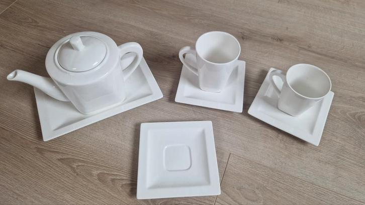Wit koffie en theeservies - Sam & Squito, Huis en Inrichting, Keuken | Servies, Zo goed als nieuw, Kop(pen) en/of Schotel(s), Effen