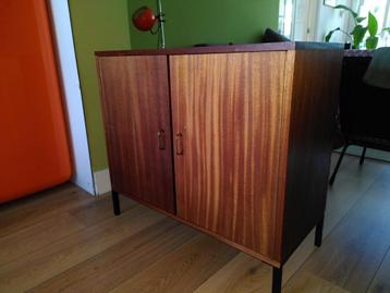 Vintage kastje / dressoir  beschikbaar voor biedingen