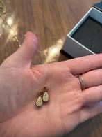 Melano Oorhangers Goudkleurig, Met kristal, Hangers, Ophalen of Verzenden, Zo goed als nieuw