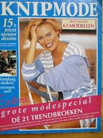2 x knipmode : september 1993 en februari 1993 samen, Hobby en Vrije tijd, Kledingpatronen, Vrouw, Zo goed als nieuw, Knipmode