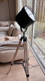 industriele staande lamp driepoot, Huis en Inrichting, Lampen | Vloerlampen, Ophalen, Zo goed als nieuw, Glas, 150 tot 200 cm