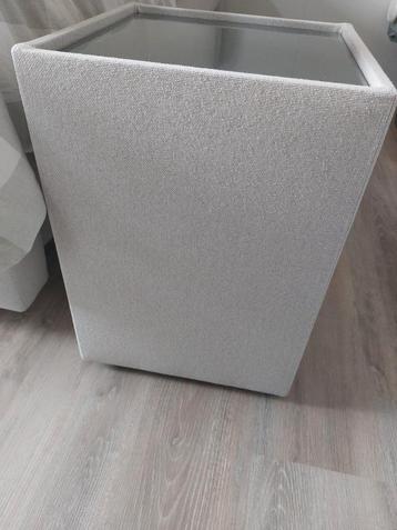 2 nachtkastjes/hockers beige