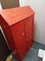 Rode Kinderkast met Letters en Cijfers, Huis en Inrichting, Kasten | Kledingkasten, Ophalen, Overige materialen, Kindermeubel