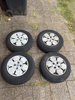 Fiat 13 inch banden met doppen, Ophalen, Gebruikt