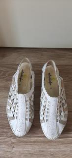 Witte leren dames schoenen, Kleding | Dames, Schoenen, Schoenen met lage hakken, Wit, Ophalen of Verzenden, Zo goed als nieuw