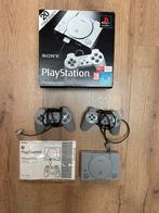 Playstation classic mini console, Spelcomputers en Games, Spelcomputers | Sony PlayStation 1, Ophalen of Verzenden, Gebruikt, Met 2 controllers