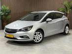 Opel Astra 1.0 Business+ (bj 2016), Auto's, Opel, Stof, Gebruikt, Euro 6, 610 kg