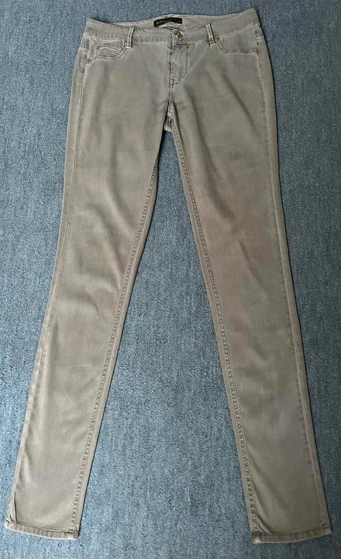 Mooie Supertrash skinny broek 28, Kleding | Dames, Broeken en Pantalons, Zo goed als nieuw, Maat 36 (S), Beige, Lang, Ophalen of Verzenden