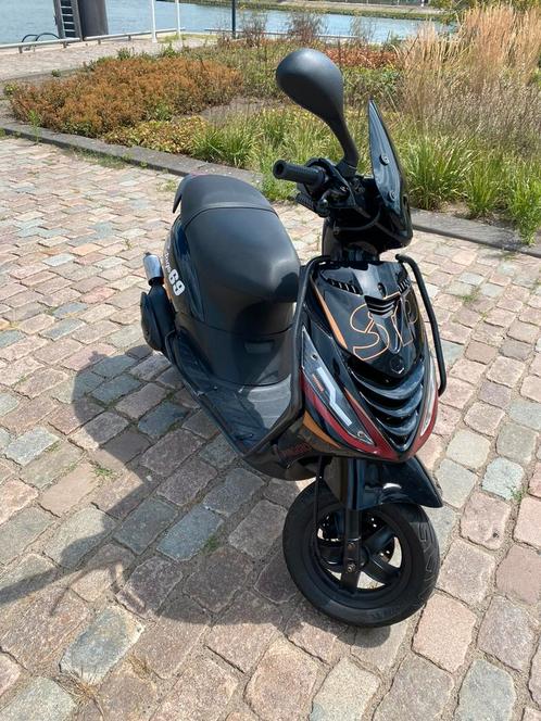 Piaggio zip 70cc, Fietsen en Brommers, Scooters | Piaggio, Zo goed als nieuw, Zip, Ophalen